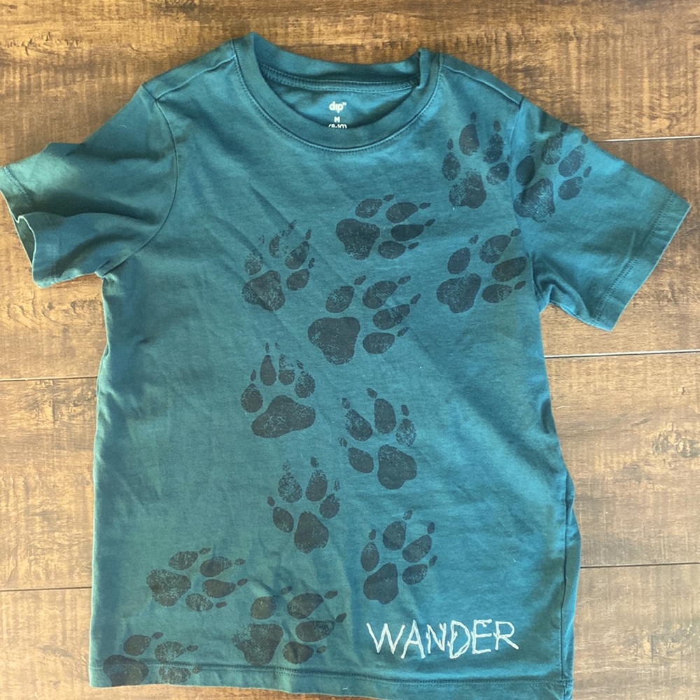 Forest Green Wolf paw print Wander Tee